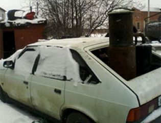 Омич собрал автомобиль, работающий на шишках и навозе 