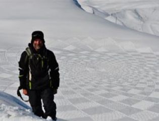 Знаменитый Snow Art Саймона Бека появится на Алечском леднике