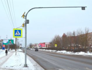 На федеральной трассе в Ивангороде установлены светофоры с ВИЭ