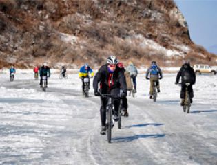 Во Владивостоке состоялась ледовая велогонка