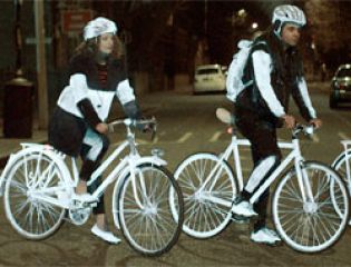 Спрей, делающий велосипедиста видимым в ночное время суток