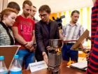 Студенты из Красноярска представили установку, заряжающую телефон в лесу