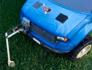 Программист превратил детский автомобиль в робота для уборки мусора