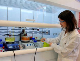 Создан аккумулятор, который полностью заряжается в течение пяти минут