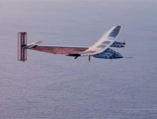 Solar Impulse 2 пролетел над Атлантикой и приземлился в Испании