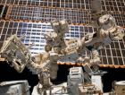 Робот установил новые солнечные батареи на МКС