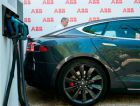 Парковку автомобилей рядом с зарядками для электрокаров хотят запретить