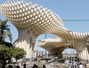 Деревянная экоконструкция Metropol Parasol в испанской Севилье