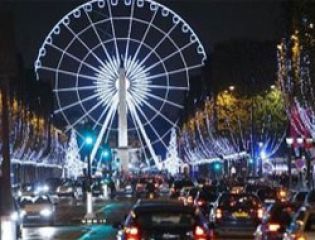 Энергию для рождественского освещения Парижа вырабатывают солнечные батареи