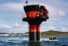 Экспериментальная подводная турбина, вырабатывающая электричество, установлена в судоходном проливе Нью-Йорка 