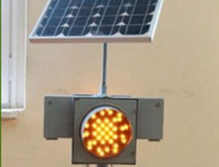 В Москве началась установка светофоров на солнечных батареях