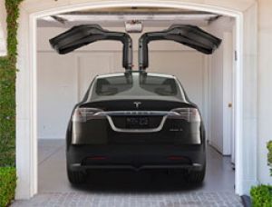 Tesla представила электрический кроссовер с