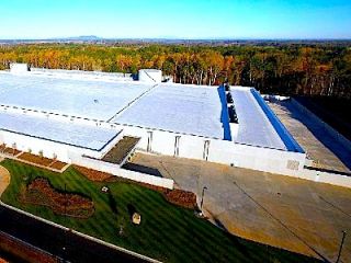 Компания Apple намерена обеспечивать центр обработки данных солнечной энергией