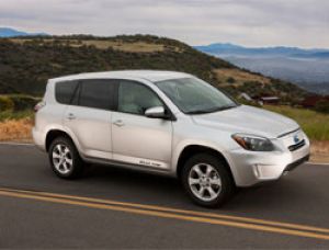 Японский автопроизводитель Toyota начнет в США продажи электрического кроссовера RAV4