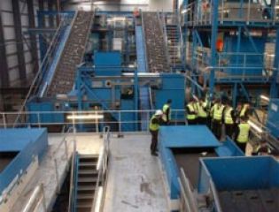 Две крупные компании запустили завод по переработке пластиковых бутылок