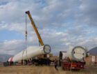 В Узбекистане завершается установка ветровой турбины высотой 65 метров 