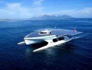Катамаран на солнечных батареях установил новый рекорд скорости