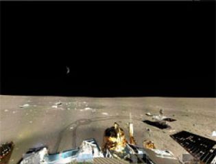 Спустя почти 40 лет Луна снова приняла посланца с Земли