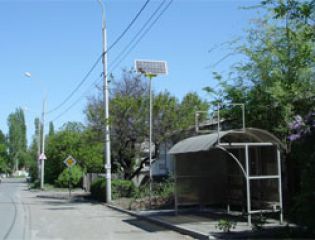 Остановки на трассах в Крыму будут освещать солнечными батареями
