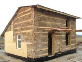 Житель Татарстана строит экодом из соломы